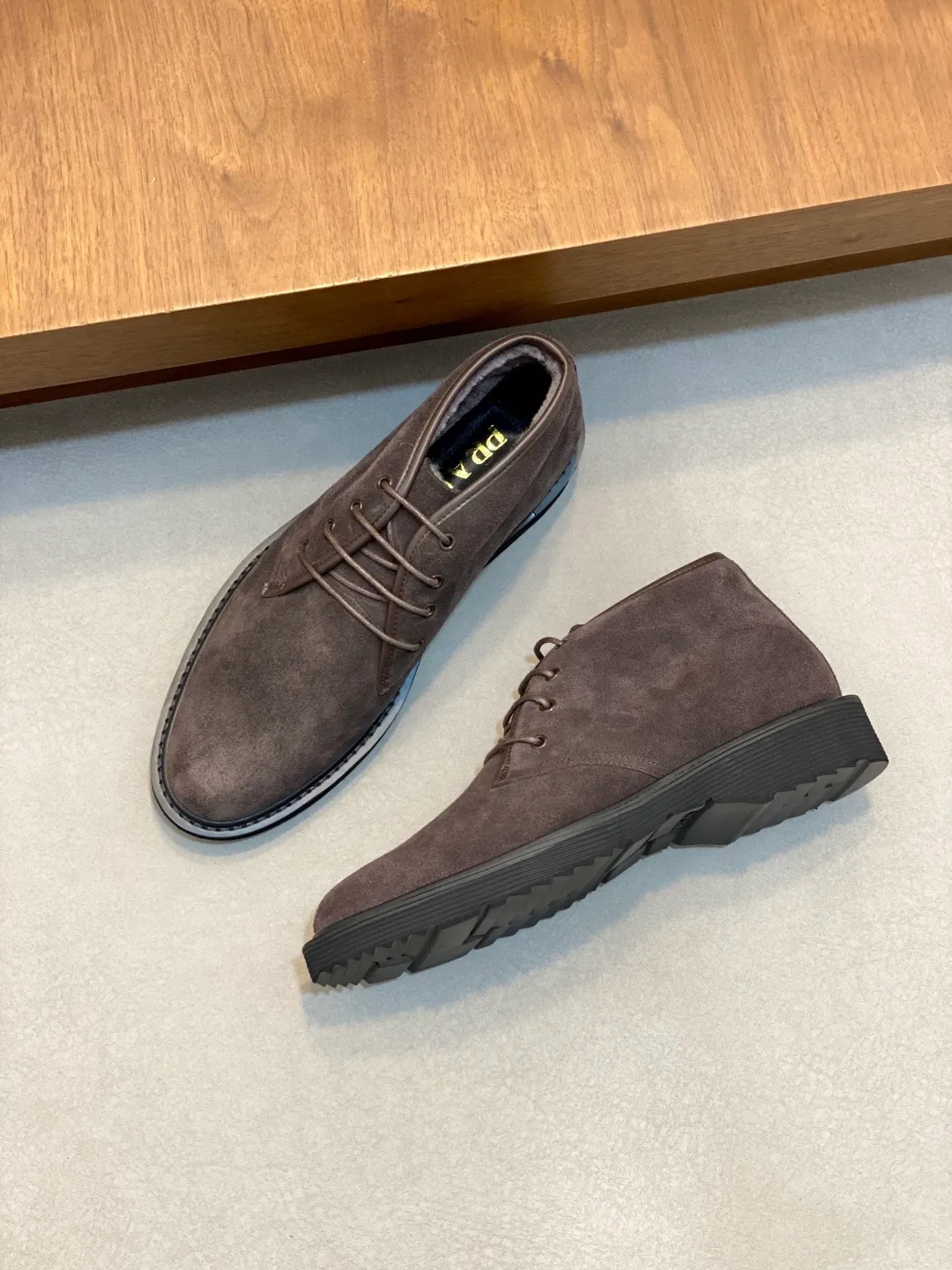 Men's shoes 💰840 Prada/Prada lace-up high-top wool sneakers, top-notch goods, show version, leading counter trial style, Nappa cowhide material, light and breathable, soft and comfortable, unique sports style, genuine leather tongue, full of brand style, lightweight embossed rubber sole, light and about 4CM higher, genuine leather feet, full wool on the inside, great foot feel, with original packaging Size: 39-40-41-42-43-44 (38, 45, 46 customized) leather shoe size